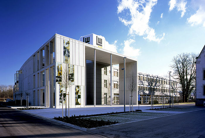 Bürogebäude der Leonhard Weiss GmbH & Co. KG